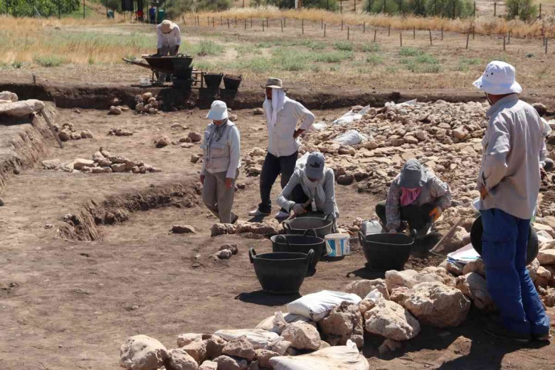 Arkeologlar Çayönü Höyüğünde 5 sandık mezar daha buldu