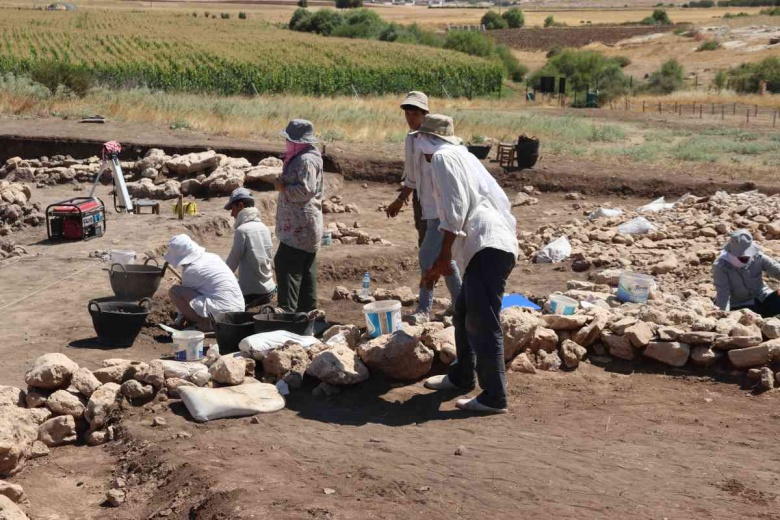 Arkeologlar Çayönü Höyüğünde 5 sandık mezar daha buldu