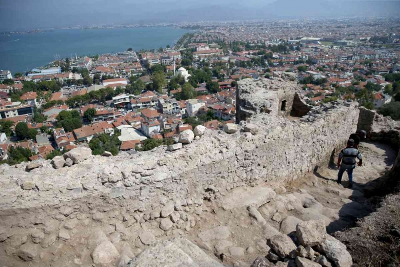 Arkeoloji kazılarının sürdüğü Fethiye kalesinden güncel fotoğraflar