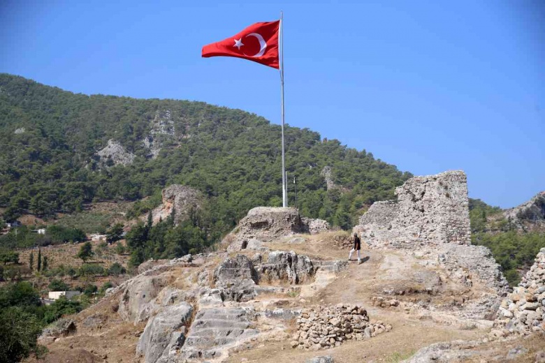 Arkeoloji kazılarının sürdüğü Fethiye kalesinden güncel fotoğraflar