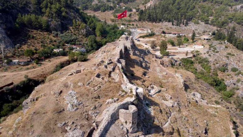 Arkeoloji kazılarının sürdüğü Fethiye kalesinden güncel fotoğraflar