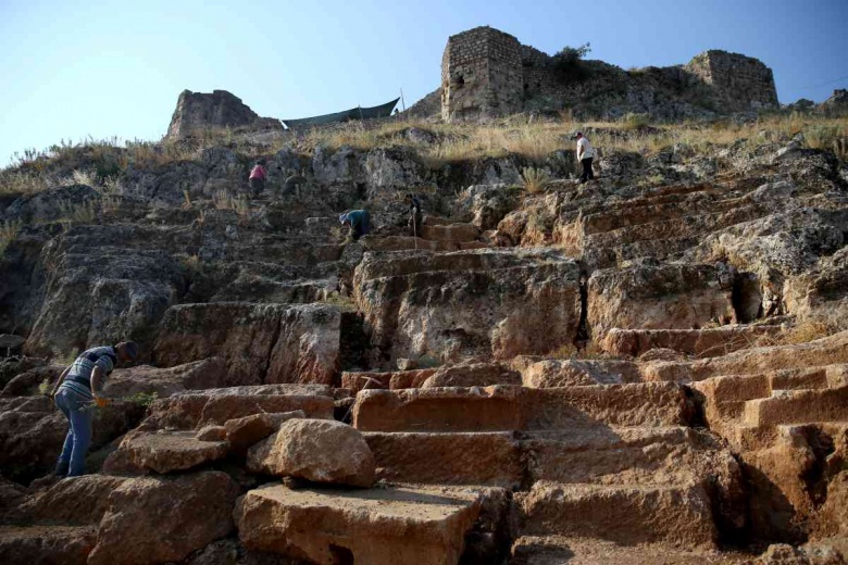 Arkeoloji kazılarının sürdüğü Fethiye kalesinden güncel fotoğraflar