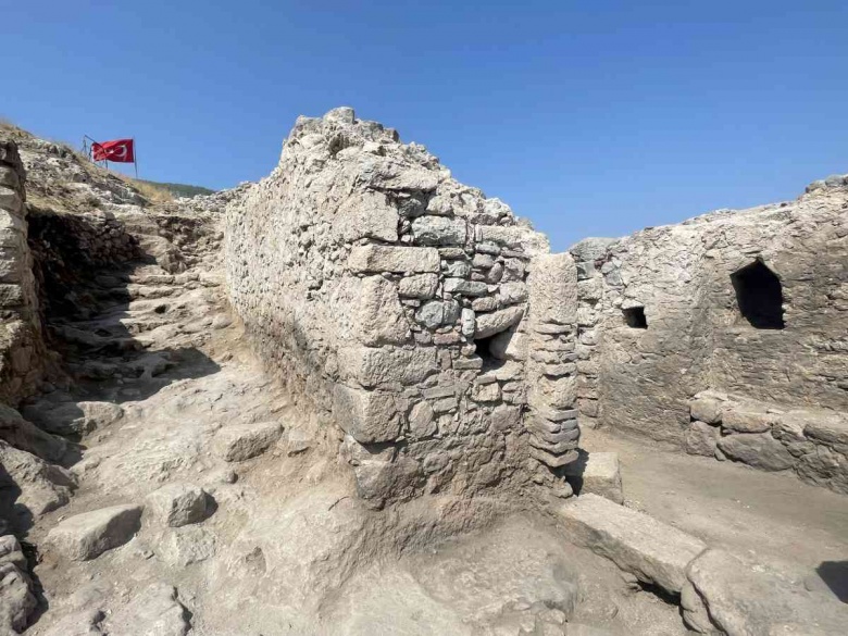 Arkeoloji kazılarının sürdüğü Fethiye kalesinden güncel fotoğraflar