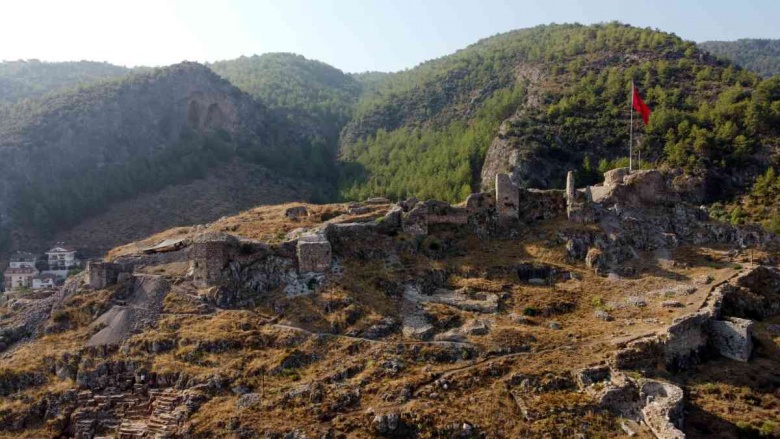 Arkeoloji kazılarının sürdüğü Fethiye kalesinden güncel fotoğraflar