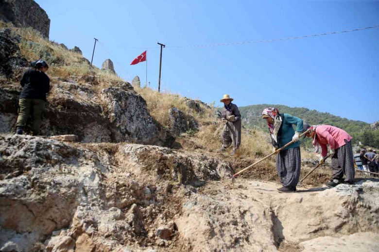 Arkeoloji kazılarının sürdüğü Fethiye kalesinden güncel fotoğraflar