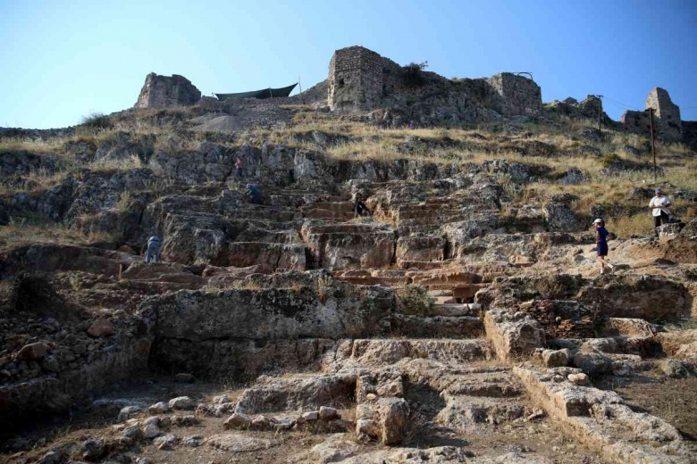 Arkeoloji kazılarının sürdüğü Fethiye kalesinden güncel fotoğraflar