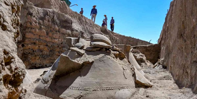 Vanın Garibin Tepesinde Urartulara ait anıtsal yapı grubu ortaya çıkarıldı