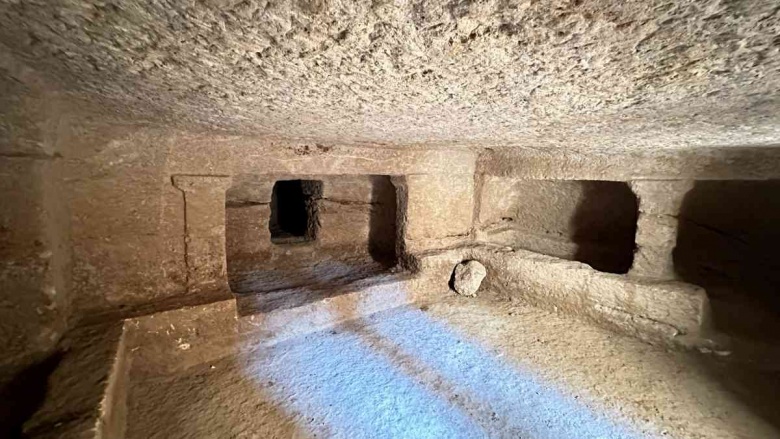 Adıyaman'da kaçak kazı yapılan yerde Roma dönemine ait oda mezarlar bulundu