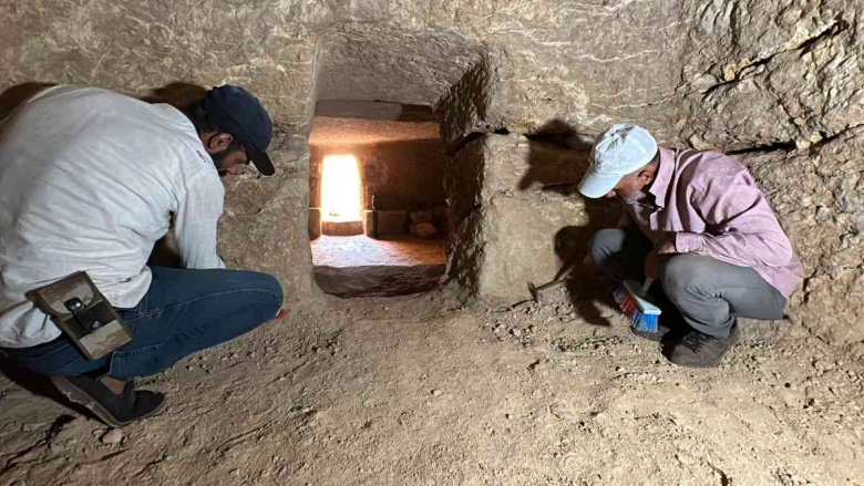 Adıyaman'da kaçak kazı yapılan yerde Roma dönemine ait oda mezarlar bulundu