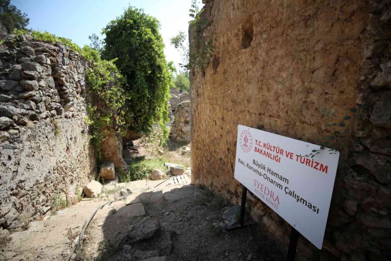 Syedra Antik Kenti arkeloji kazıları kentin cadde ve sokaklarında sürüyor