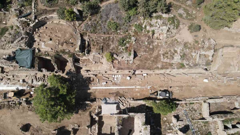 Syedra Antik Kenti arkeloji kazıları kentin cadde ve sokaklarında sürüyor