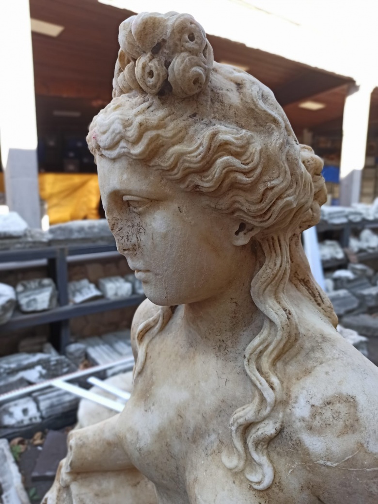 Bartın'ın Amasra ilçesinde bir buçuk metre boyunda Nymphe heykeli bulundu