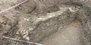 Kyzikos Antik Kenti arazisine direk çukuru kazılırken antik kalıntılar ortaya çıkarıldı