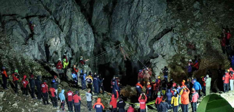 Mersin'deki Morca mağarasında mide kanaması geçiren ABD'li dağcı kurtarıldı