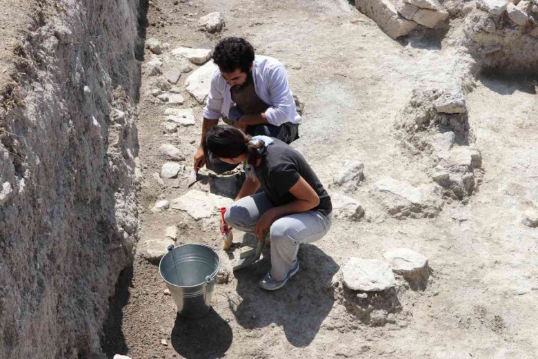 Üç bin 500 yıllık üzüm çekirdeği bulunan Aşağıseyit Höyüğü'nden fotoğraflar