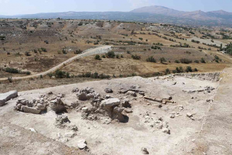 Üç bin 500 yıllık üzüm çekirdeği bulunan Aşağıseyit Höyüğü'nden fotoğraflar