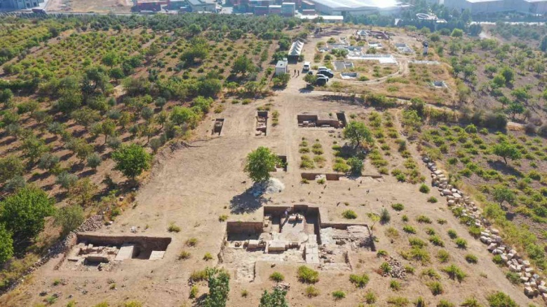 Gaziantep'teki Dülük Antik Kenti kazılarında topraktan adeta mühür baskı püskürüyor