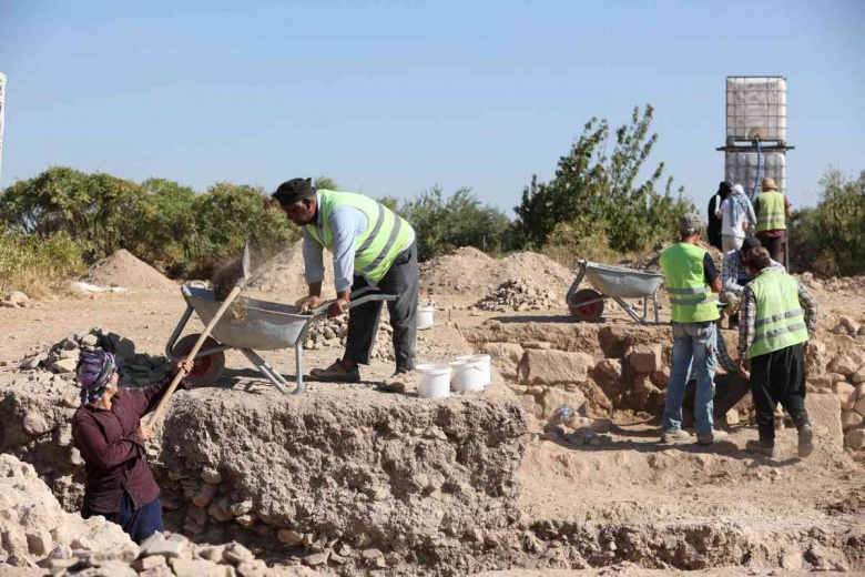 Gaziantep'teki Dülük Antik Kenti kazılarında topraktan adeta mühür baskı püskürüyor