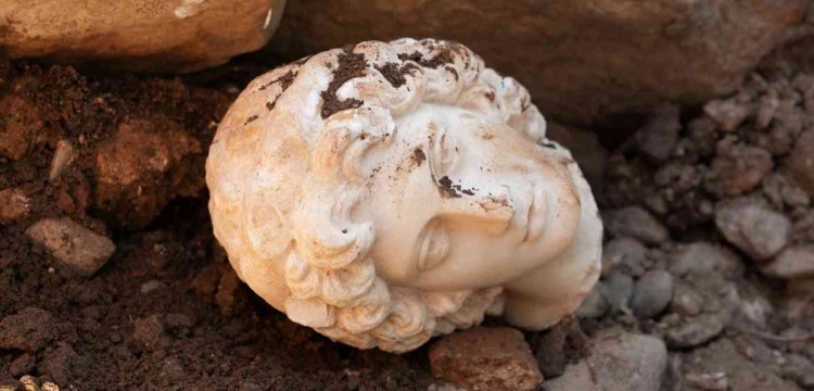 Düzce'deki arkeoloji kazısında mermerden Büyük İskender başı bulundu