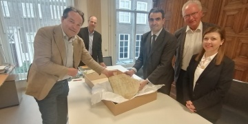 Leiden Ulusal Eski Eserler Müzesi, kırık yazıtlı tarihi eser parçasını Türkiyeye iade etti