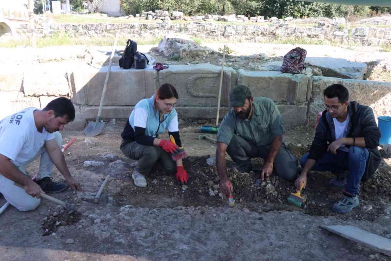 Aizanoi Antik Kenti'nde Roma devri kadınlarının kullandığı makyaj malzemeleri bulundu