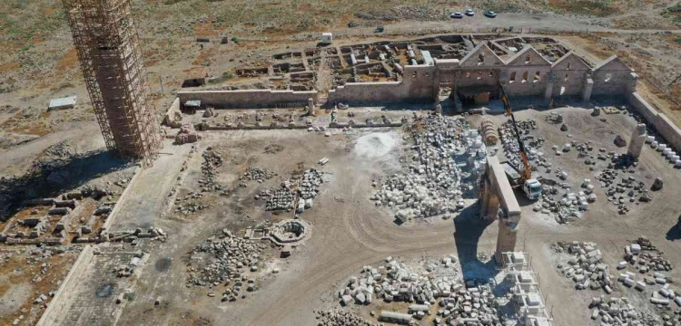 Urfa'da 800 yıl önce Moğolların yıktığı tarihi caminin sütunları bir bir gün yüzüne çıkıyor