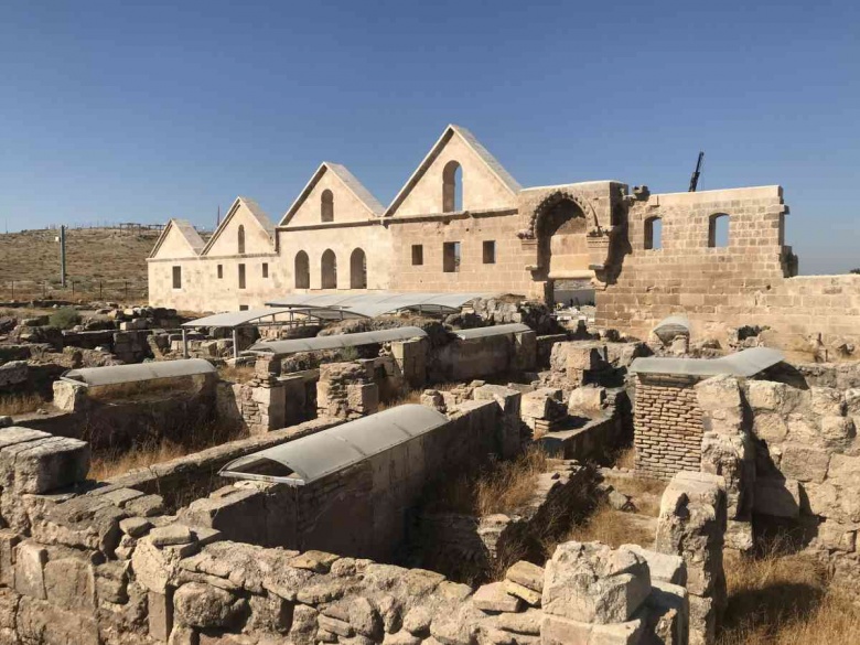 Sekiz bin kişinin namaz kıldığı Harran Ulu Camisi'nin görkemli yapısı arkeoloji kazılarıyla ortaya çıkarılıyor