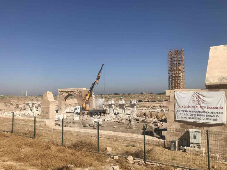 Sekiz bin kişinin namaz kıldığı Harran Ulu Camisi'nin görkemli yapısı arkeoloji kazılarıyla ortaya çıkarılıyor