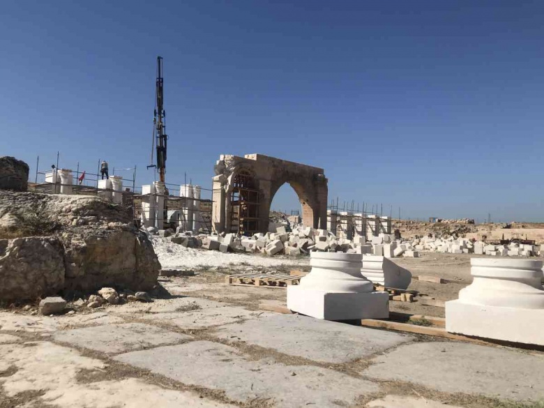 Sekiz bin kişinin namaz kıldığı Harran Ulu Camisi'nin görkemli yapısı arkeoloji kazılarıyla ortaya çıkarılıyor