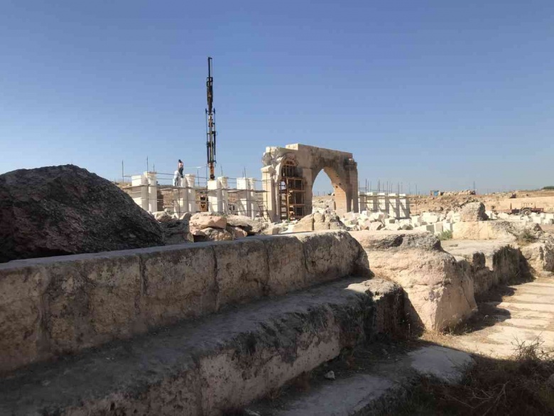 Sekiz bin kişinin namaz kıldığı Harran Ulu Camisi'nin görkemli yapısı arkeoloji kazılarıyla ortaya çıkarılıyor