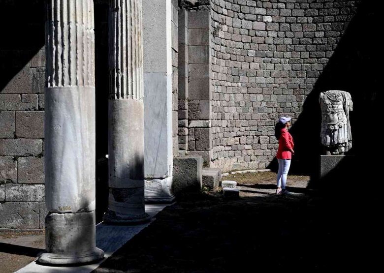 Bergama tarihi ve arkeolojik güzellikleri ile ziyaretçilerini büyülüyor