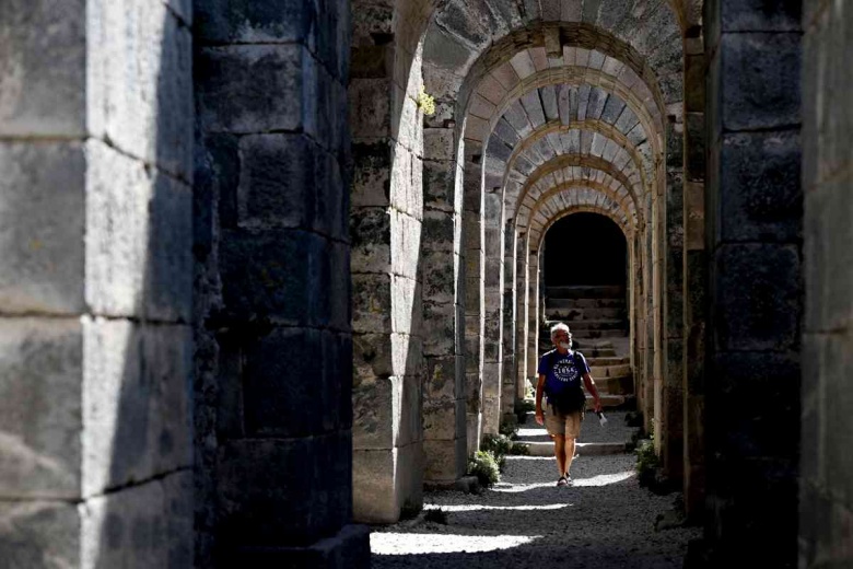 Bergama tarihi ve arkeolojik güzellikleri ile ziyaretçilerini büyülüyor