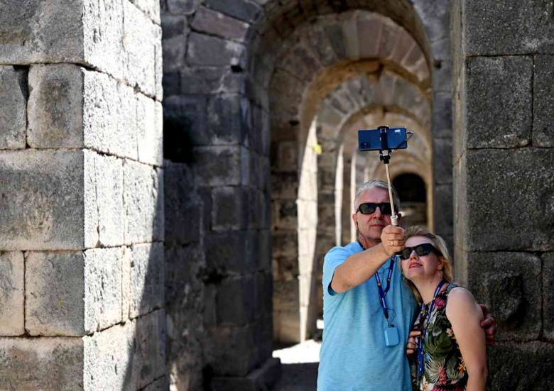 Bergama tarihi ve arkeolojik güzellikleri ile ziyaretçilerini büyülüyor