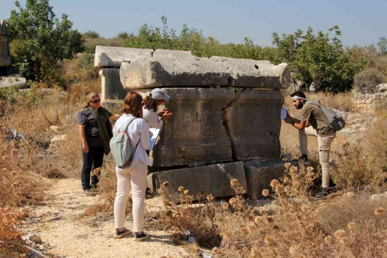 Ziyarete açılmaya hazırlanan Elaiussa Sebaste Antik Kenti nekropolü