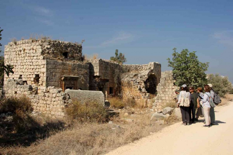 Ziyarete açılmaya hazırlanan Elaiussa Sebaste Antik Kenti nekropolü