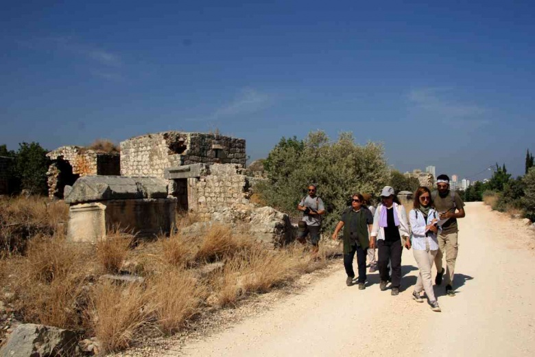 Ziyarete açılmaya hazırlanan Elaiussa Sebaste Antik Kenti nekropolü