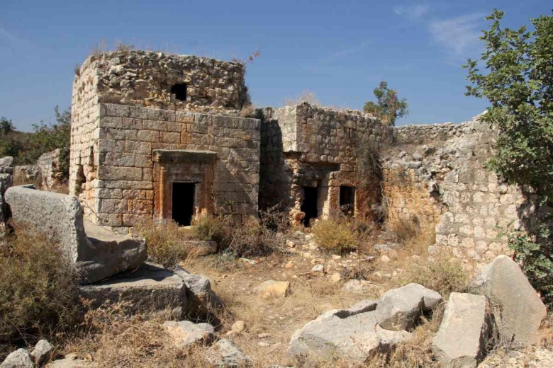 Ziyarete açılmaya hazırlanan Elaiussa Sebaste Antik Kenti nekropolü