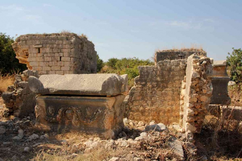 Ziyarete açılmaya hazırlanan Elaiussa Sebaste Antik Kenti nekropolü