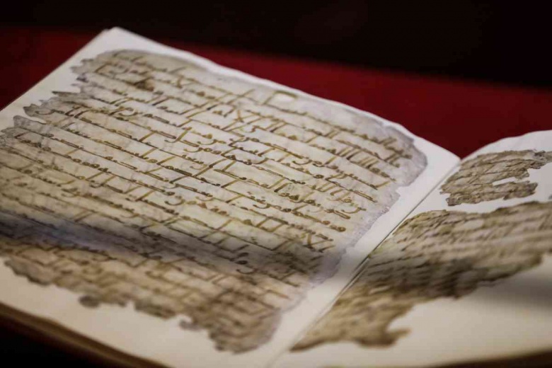 Restorasyonu tamamlanan 1400 yıllık el yazması Kur'an-ı Kerim Mısır'da sergilendi