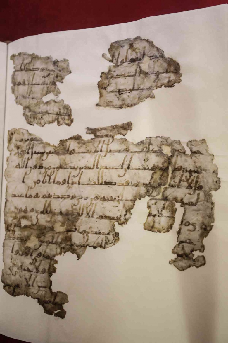 Restorasyonu tamamlanan 1400 yıllık el yazması Kur'an-ı Kerim Mısır'da sergilendi