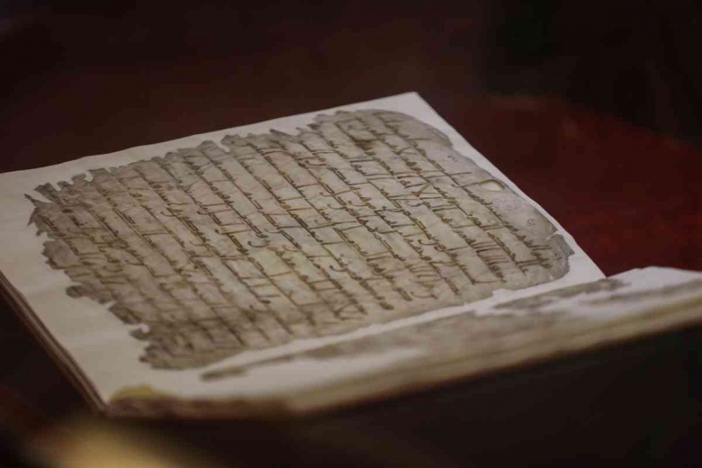 Restorasyonu tamamlanan 1400 yıllık el yazması Kur'an-ı Kerim Mısır'da sergilendi