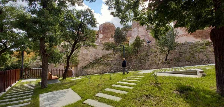 Kütahya Kalesi’nin yenilenen kapısı ve restore edilen Kültür Yolu açıldı
