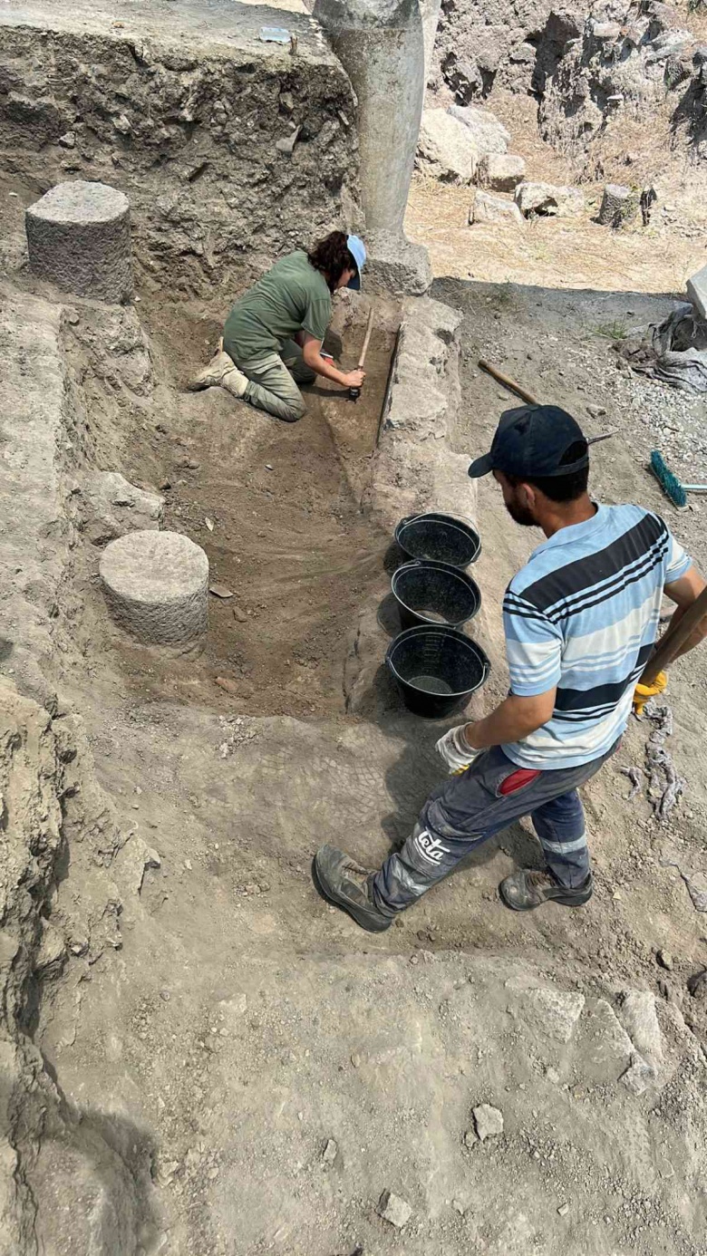 Hatay'daki Epiphaneia Antik Kenti'nden manzaralar