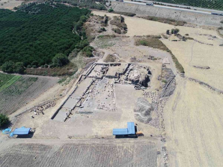 Hatay'daki Epiphaneia Antik Kenti'nden manzaralar