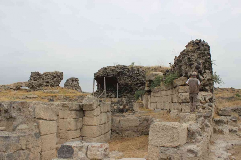 Hatay'daki Epiphaneia Antik Kenti'nden manzaralar