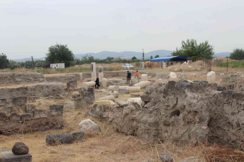 Hatay'daki Epiphaneia Antik Kenti'nden manzaralar