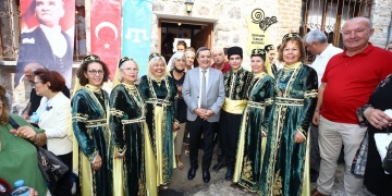 İzmirdeki tarihi Tatar Kırım Türkleri Evi, restore edilerek törenle hizmete açıldı
