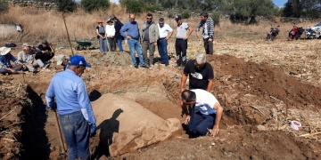 Alabanda Antik Kentinde definecilerin kaçak kazı yaptığı alanda lahit bulundu