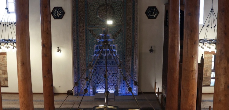 Dünya Mirası Ahi Şerefeddin Camisi mihrabının orijinal çinileri ortaya çıkarıldı