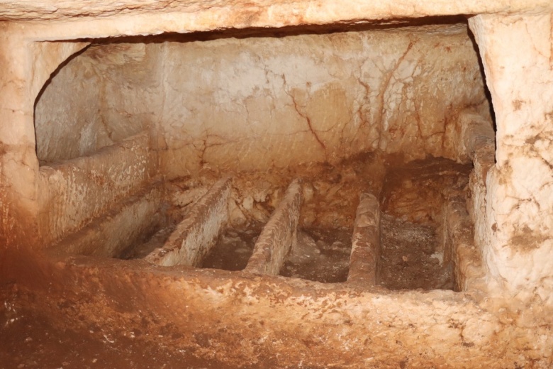 Adıyaman'da 18 kişinin gömüldüğü 2 bin yıllık 3 nişli bir oda mezar bulundu